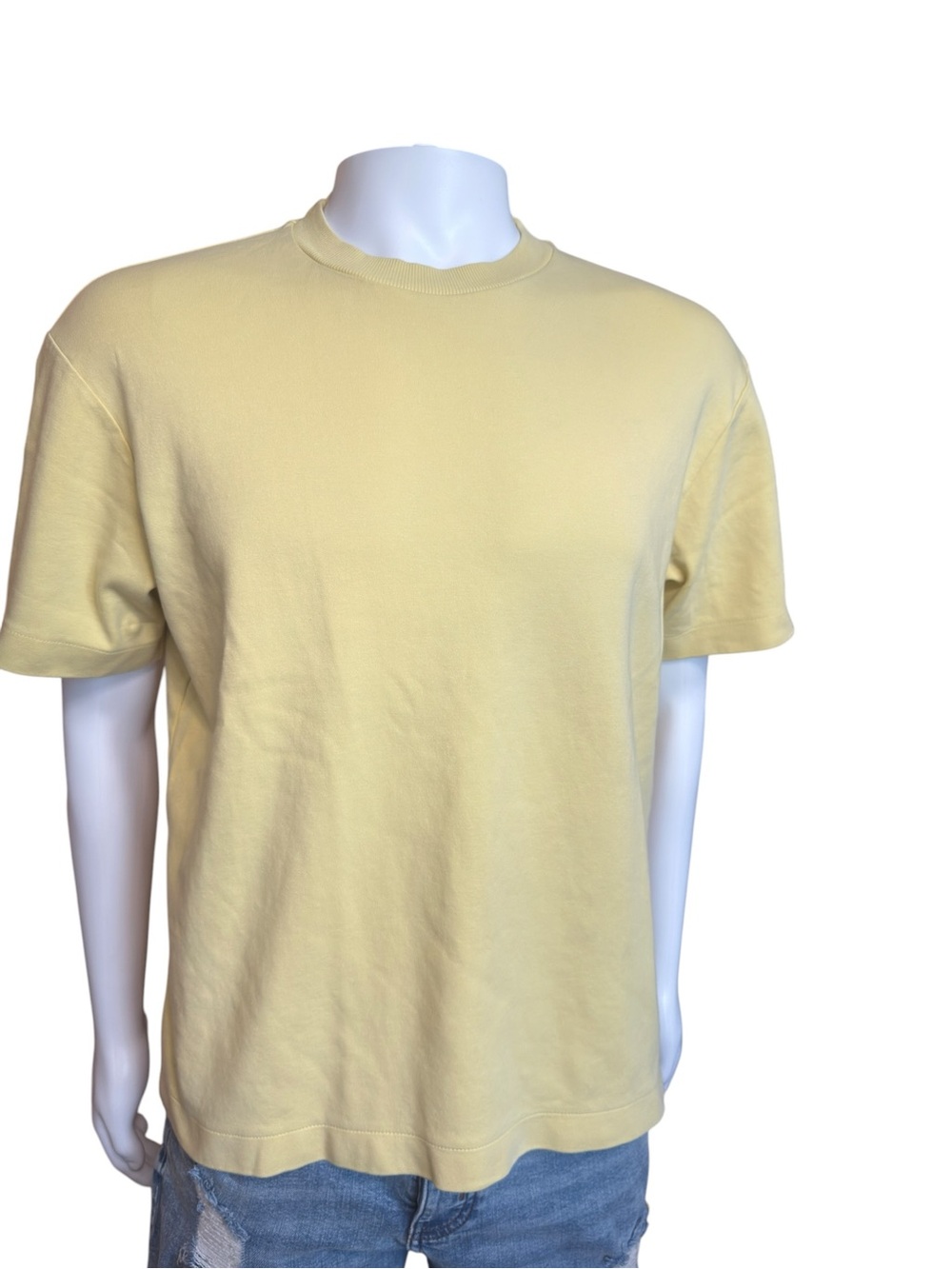 ZARA  Men Short Sleeve Crewneck Tee in Pale Yellow
